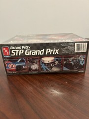 AMT #43 STP Pontiac Grand Prix 1/25 Scale Kit 6728 NEW SEALED 1