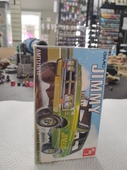 AMT 1/25 Scale AMT1219 1972 GMC Jimmy Model Kit
