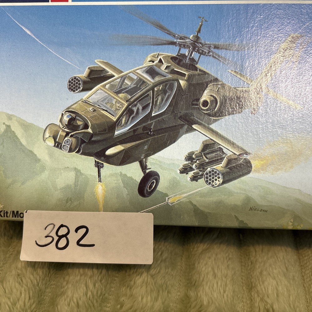 1:100 Revell AH-64 Apache Helicopter – Model Kit – 4089 – NEW- NO BOX