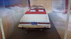 Neo Scale Models 1/43 1974 Buick LeSabre Convertible #44121 White and red