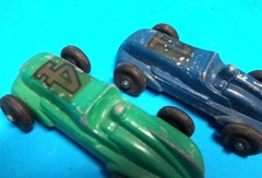 Vintage Cast Medal RACE CARS (2) – Old Toys-4 1/2″