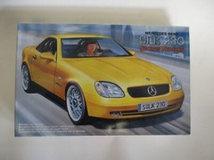 FUJIMI MERCEDES-BENZ SLK 230 1/24 OPENED AND PROFESSIONALLY STARTED