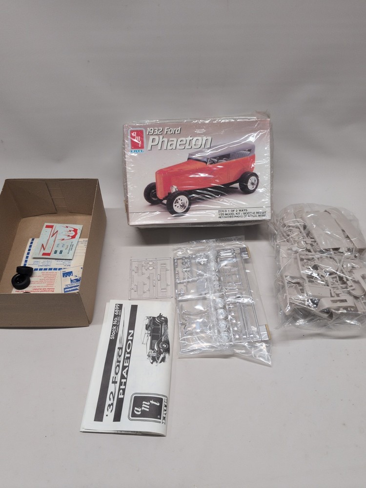 AMT Ertl 6899 1:25 Scale 1932 Ford Phaeton New Open Box Sealed Parts