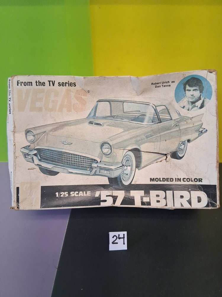 AMT VEGAS 1:25 ’57 T-Bird Ford Thunderbird Model Kit 3105 *PARTS ONLY*