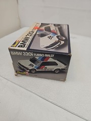 REVELL BMW 320i TURBO RALLY 1/25 Scale MODEL KIT 7213 Box Used