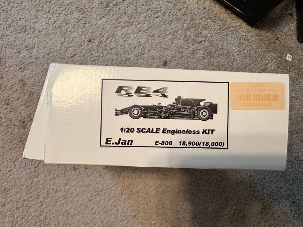 E.Jan / Studio27 1:20 Red Bull RB4 Model Kit