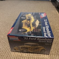 Monogram 1932 Ford Roadster Street Rod Car Model Kit 1:24 Scale New Sealed