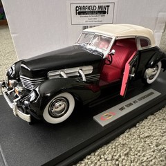 Fairfield Mint 1937 Cord 812 Supercharged Black White Red Model Car Opening Doo…
