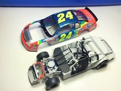 BUILT MODEL CAR Chevy Monte Carlo #24 Jeff Gordon DUPONT NASCAR JUNKYARD