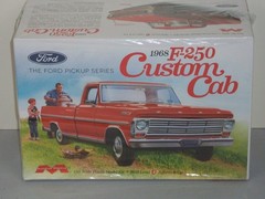 Moebius 1/25 Scale 1968 Ford F-250 Custom Cab Pickup Truck – Factory Sealed