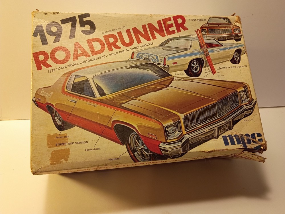 MPC 1975 Plymouth Roadrunner 3-in-1 Annual 1/25 Kit # 7525 opern box/ complete