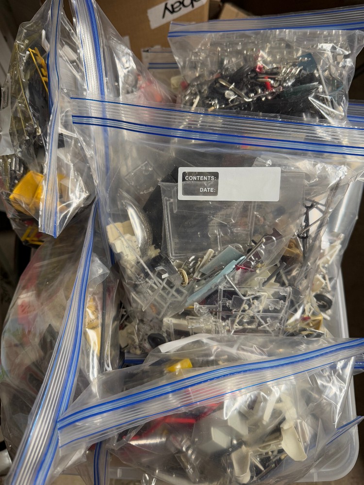 # 1MISC 1 POUND Bag Model Car Truck Parts LOT Frame Body Motors Interior READDSC