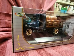 SIGNATUES MODEL’S 1923 Ford TT Stake Bed
