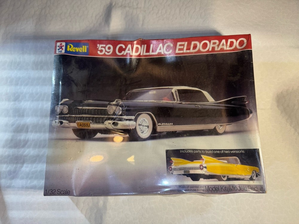 Revell 7275 1/32 Scale 1959 Cadillac Eldorado Convertible Plastic Model Yellow