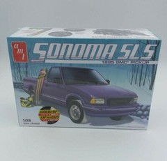 AMT 1/25 1995 GMC Sonoma Pick Up-NEW IN PACKAGE AND SEALED