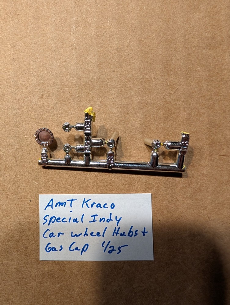 AMT KRACO SPECIAL INDY CAR WHEEL HUBS AND GAS CAP NEW! 1/25