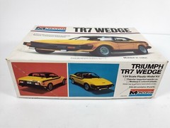 Triumph TR7 Wedge Monogram 1:24 Model Kit # 2105 Parts Lot