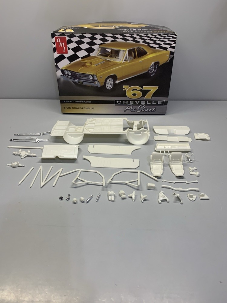 AMT 1/25 1967 CHEVELLE PRO STREET CHASSIS AND PARTS/Junkyard/Diorama