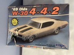 UH MPC ’69 OLDS W-30 442 Model Car Kit #6228 – Not Complete For Parts READ