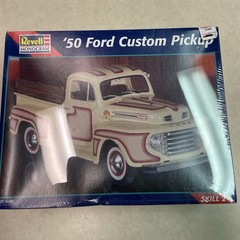 Revell Monogram ‘50 FORD CUSTOM PICKUP Scale 1:25 Model Kit 85-2494 NEW SEALED
