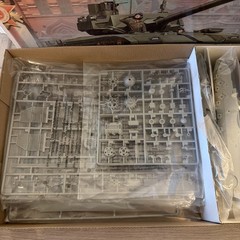 Trumpeter 1:35 Russian T-14 Armata MBT Tank Model Kit, Unassembled