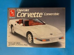 1991 CHEVROLET CORVETTE CONVERTIBLE MODEL KIT AMT ERTL 1/25 SCALE NEW SEALED!!