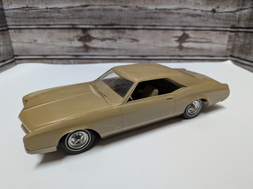 AMT 1966 Buick Riviera Promo Dealer Car