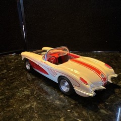 Revell 1960 Chevrolet Corvette 1:25 scale OPEN & ALMOST COMPLETE