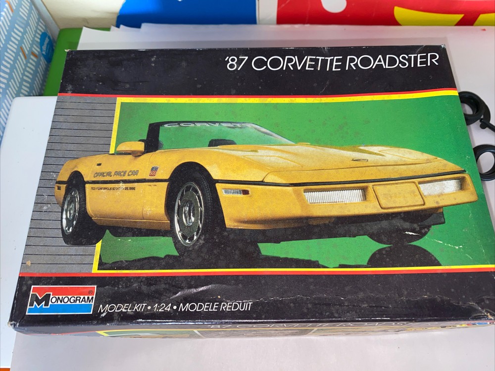 Monogram ’87 Corvette Roadster pace car 1:24 Model Kit open kit