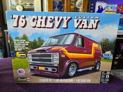 REVELL ’76 CHEVY CUSTOM VAN MODELING KIT #85-4490 NEW/ SEALED