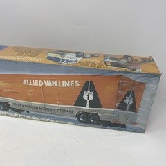 AMT Trailmobile Allied Moving Van 1:25 Model Kit Unassembled Over 125 Parts New