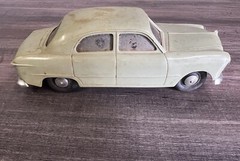 1949 Ford Shoebox Fordor 1/25 th Promo WINDUP Model Vintage Some Warpage GREEN