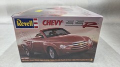 Revell 85-7691 CHEVY SSR Truck 1/25 REVELL 2003 Model Kit Sealed
