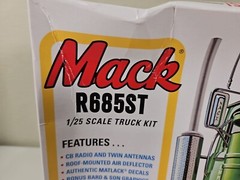 Vintage Original AMT 1/25 Scale Mack R685ST Semi Tractor Model Kit Model