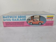 Datsun 280Z with Garage Lindberg SnapFit 1:32 Model Kit # 390