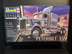 REVELL 85-2627 PETERBILT 359 MODEL KIT-NIB-1:25 SCALE