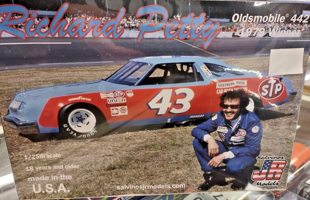 Salvinos JR RPO1979D Richard Petty #43 Oldsmobile 442 1979 Winner Plastic Model