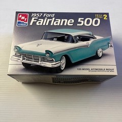 AMT 8028 1957 Ford Fairlane 500 Hardtop 3n1 1/25 McM KIT FS