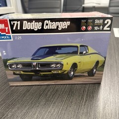 Amt model car kit 71 Dodge Charger 30053 Sealed