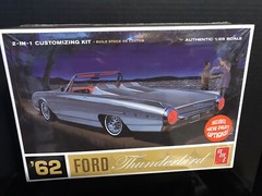 AMT 682/12 ‘62 FORD THUNDERBIRD 2’n1 MODEL KIT-NIB-1/25 SCALE
