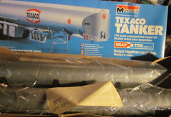 Monogram 1212 1/32 Union 76 Tanker Trailer Snap Tite kit NIOB