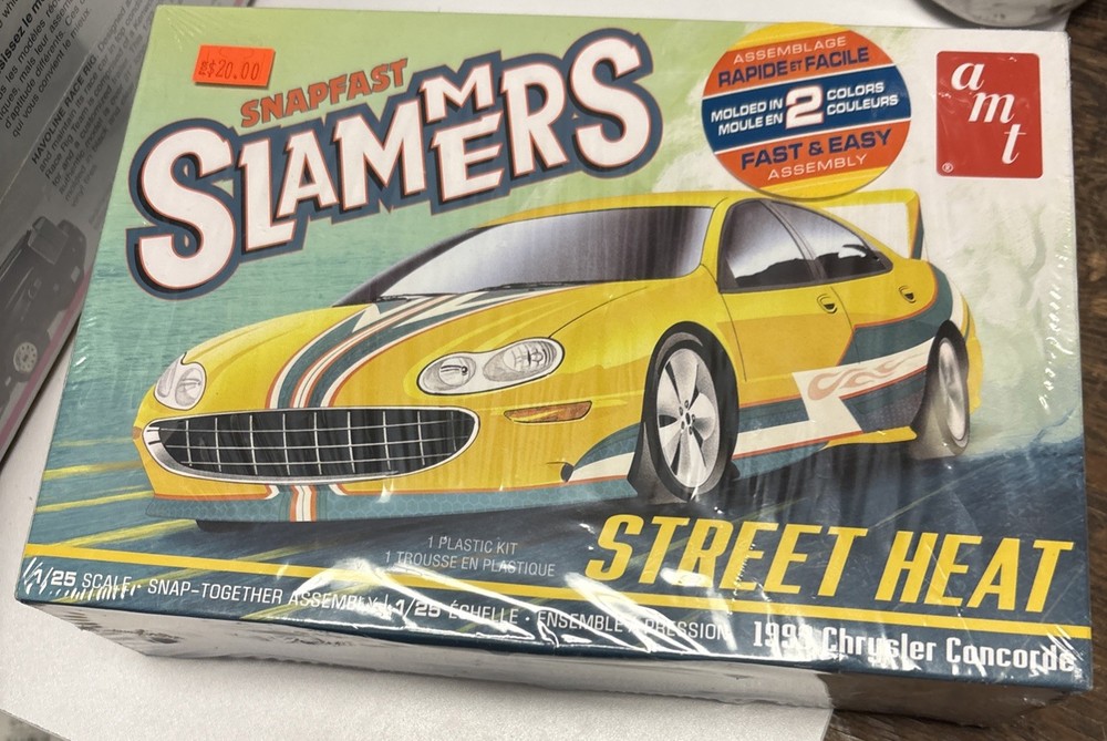 1:25 Snapfast 1998 Chrysler Concorde “Street Heat” Slammers AMT Sealed Box