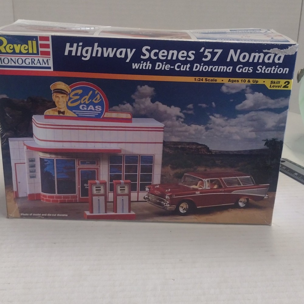 Revell Monogram ’57 Nomad 1:24 Chevrolet Kit w/ Gas Station Diorama