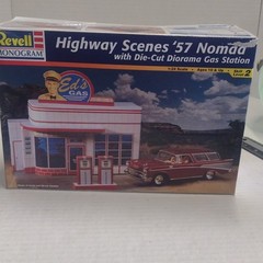 Revell Monogram ’57 Nomad 1:24 Chevrolet Kit w/ Gas Station Diorama