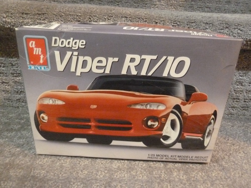 AMT ERTL Dodge Viper RT/10 Model Kit 1/25 scale 6808 BRAND NEW
