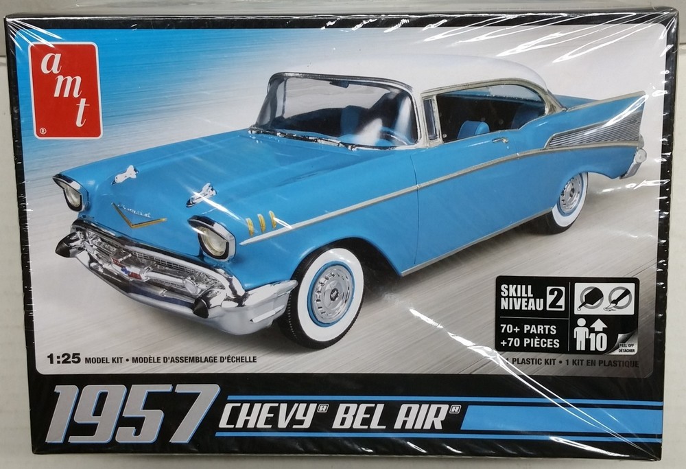 ESTATE – 1957 Chevy BEL AIR Molded Blue 1/25 Plastic Model Kit