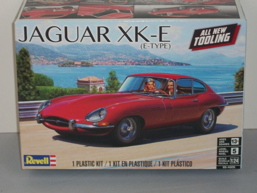 Revell 1/24 Scale Jaguar XK-E (E-Type) – Factory Sealed