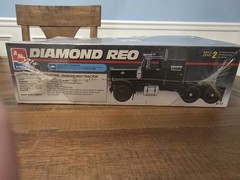 Vintage AMT/ERTL Diamond Reo Semi Tractor 1/25 Model Kit Factory sealed #8137