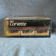 AMT Ertl 1963 Corvette 1:25 Unassembled Plastic Model Kit 6520