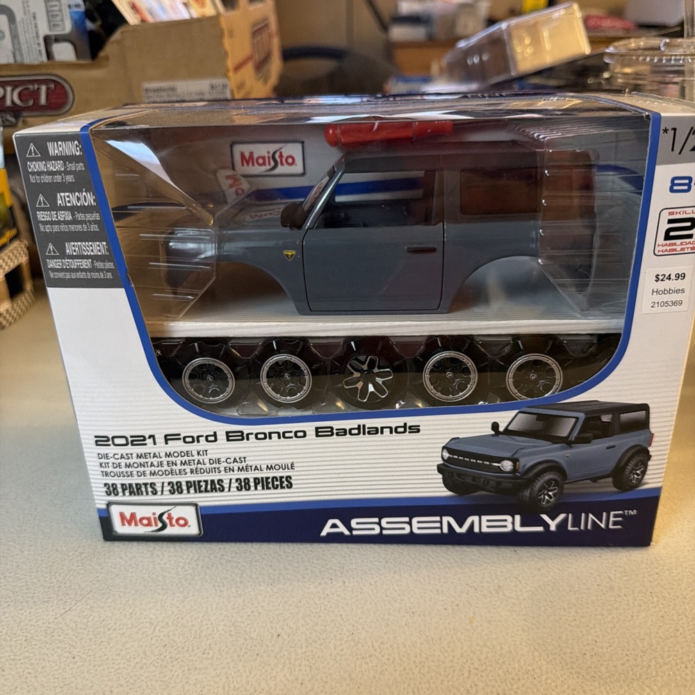 Maisto Assembly Line 2021 Ford Bronco Badlands 1:24 SC Diecast Model Kit 39535